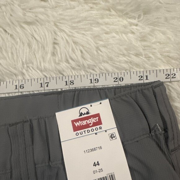 Wrangler Outdoor Mens NWT Field Utility Relaxed fit Shorts 44 gray elastic waist - Picture 7 of 12
